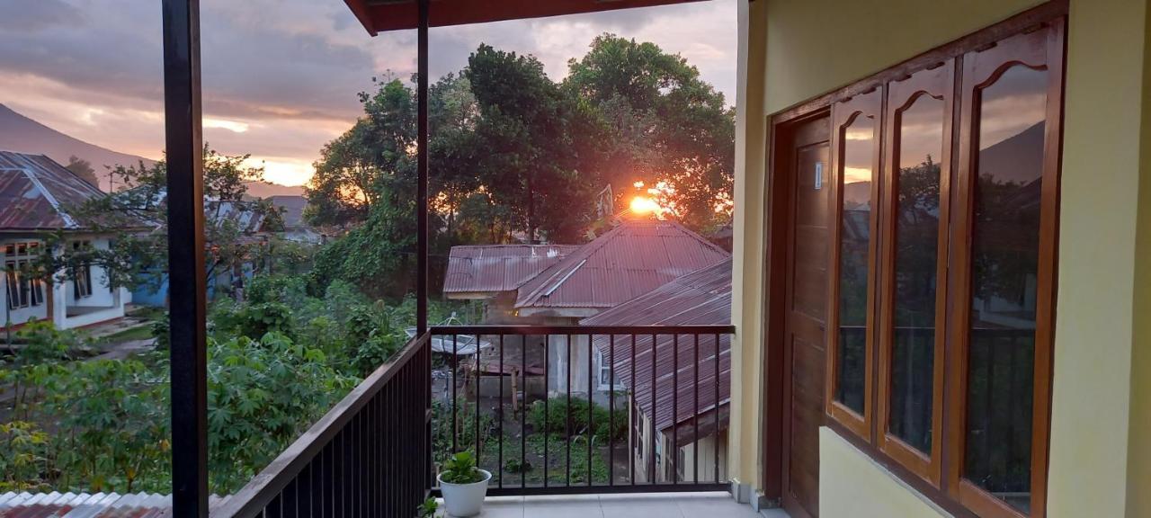 Tange Guest House Ruteng Exterior photo