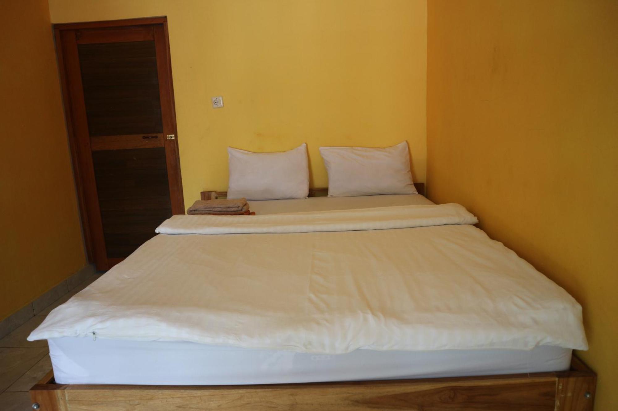 Tange Guest House Ruteng Exterior photo